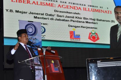 Malaysian minister of Islamic Affairs, YB Mejar Jeneral (B) Dato’ Seri Jamil Khir Baharom delivering his speech at the Wacana Liberalisme: Agenda Jahat Illuminati, Kompleks Islam Putrajaya, 17th January 2017.
