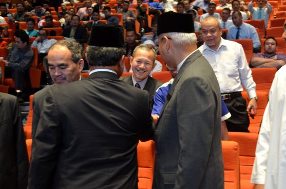 Malaysian minister of Islamic Affairs, YB Mejar Jeneral (B) Dato’ Seri Jamil Khir Baharom leaving the Wacana Liberalisme: Agenda Jahat Illuminati, Kompleks Islam Putrajaya, 17th January 2017.